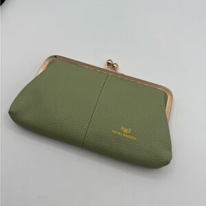 Royal Bagger RFID KISS Lock Green Wallet NWOT